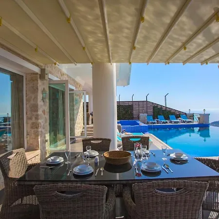 Sleeps 11 Pool Air Con Wifi