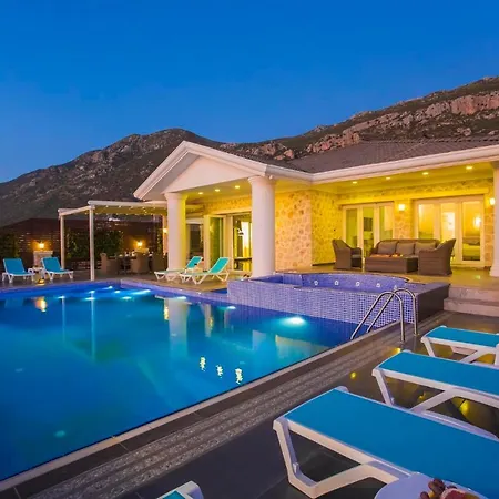 Villa Sleeps 11 Pool Air Con Wifi *